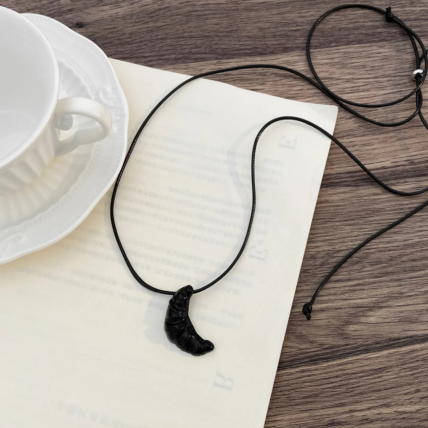 LATS Simple Cow Horn Pendant Necklace – Women’s Long Leather Rope Sweater Chain Jewelry