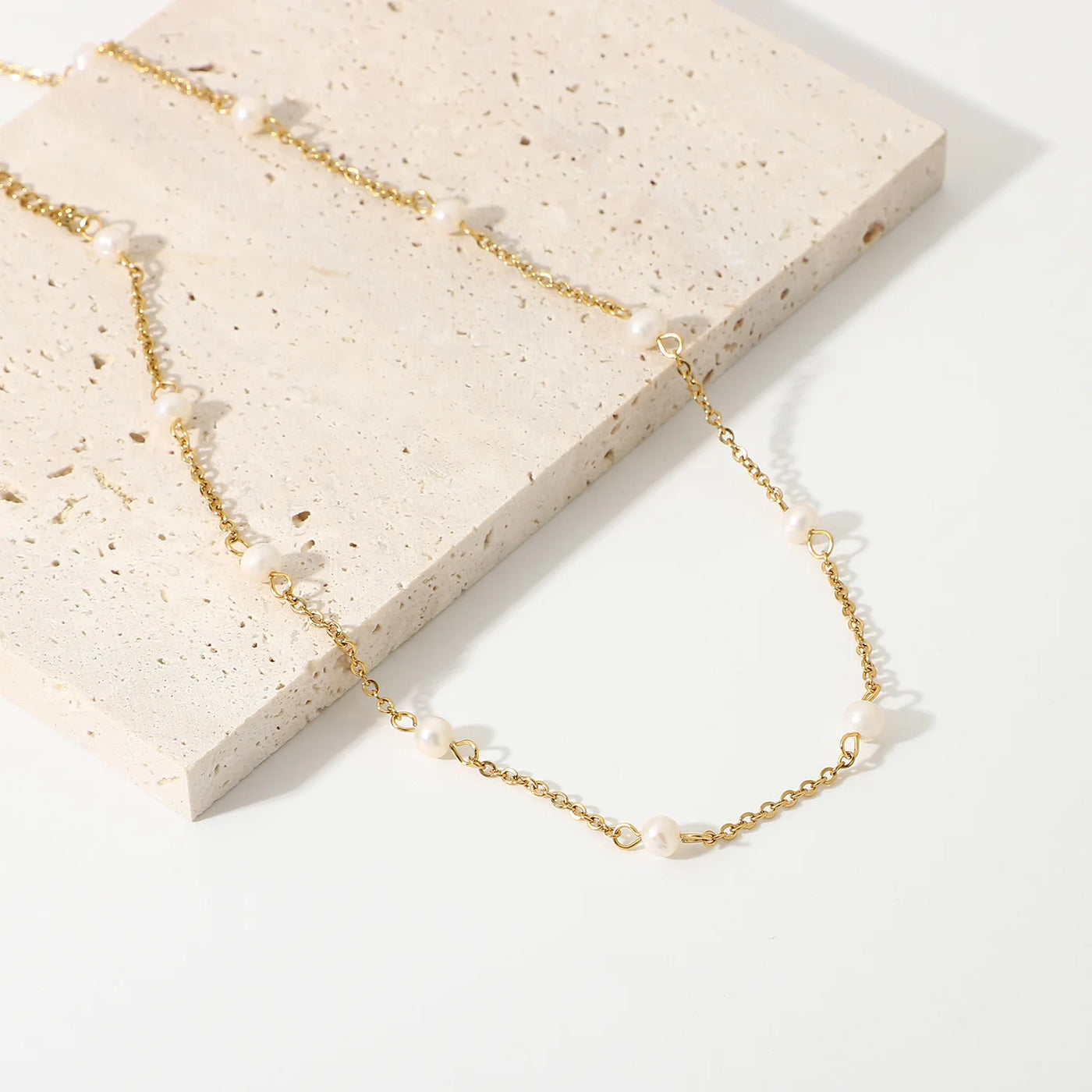 Women’s Beaded Pearl & Lace Gothic Pendant Choker Necklace — Gold