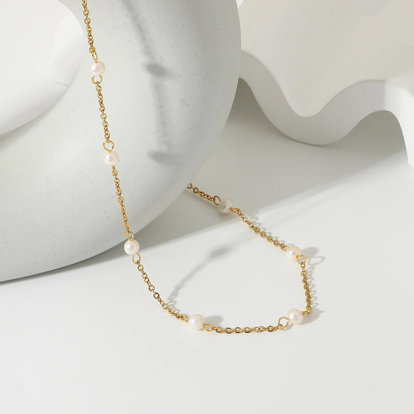 Women’s Beaded Pearl & Lace Gothic Pendant Choker Necklace — Gold