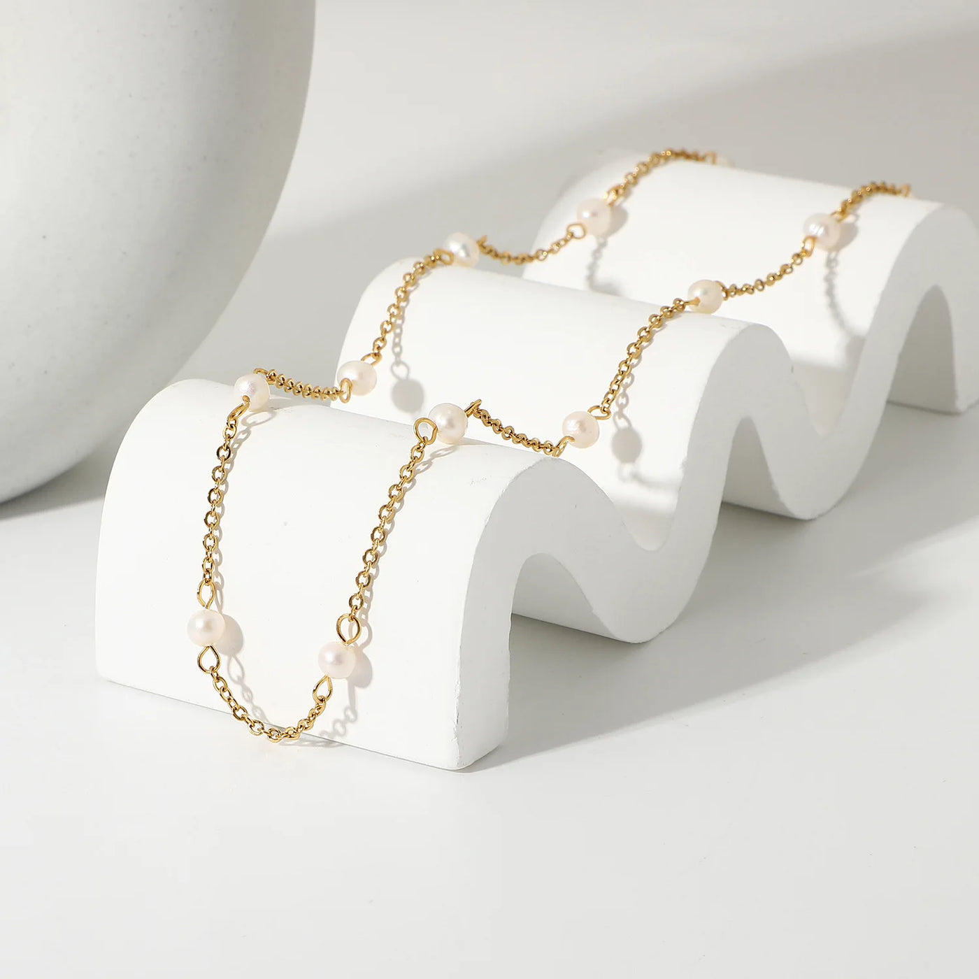 Women’s Beaded Pearl & Lace Gothic Pendant Choker Necklace — Gold
